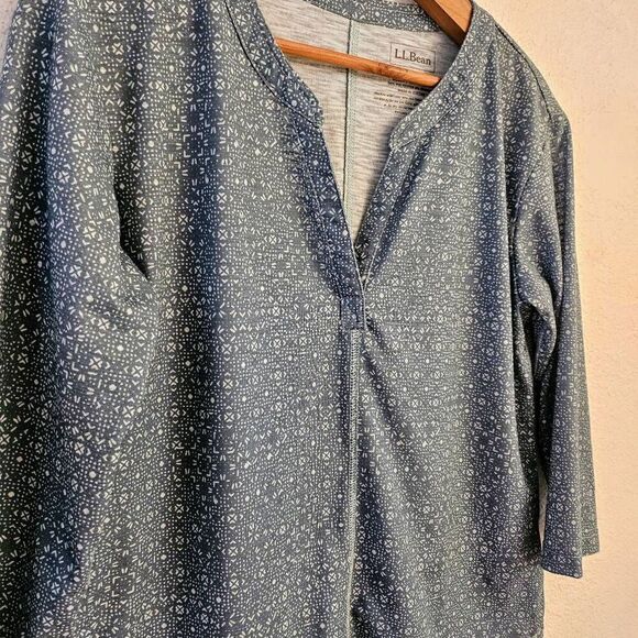 NWOT L.L. BEAN V-neck Flattering Elbow length Top in Spring Green: Comfy Effort - Picture 2 of 5